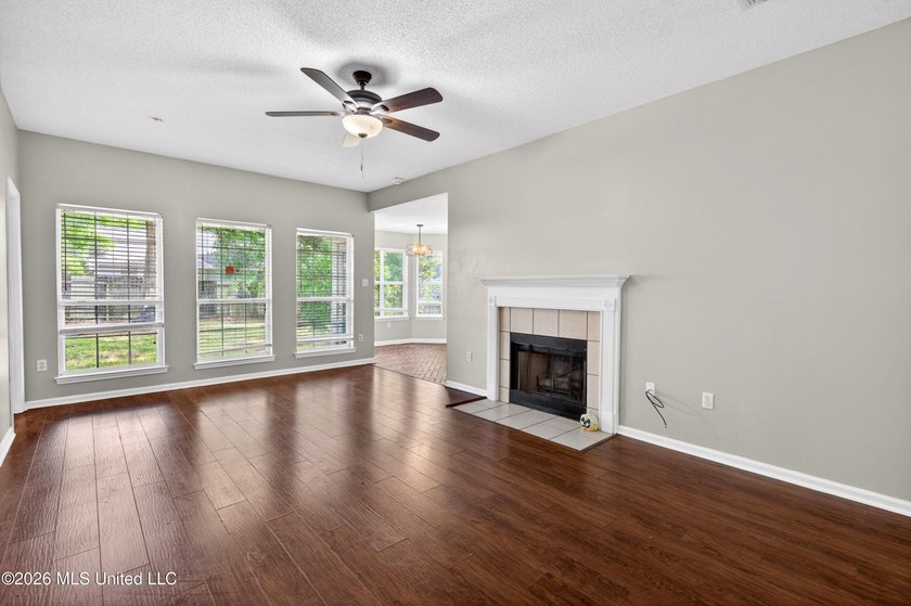 Cozy Home located on a sizable corner lot of Orange Grove in - photo 6
