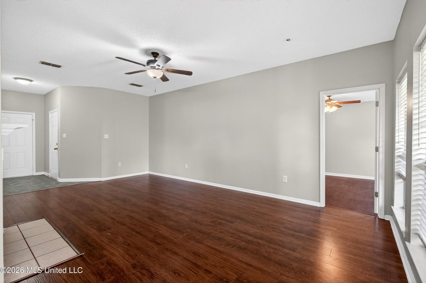 Cozy Home located on a sizable corner lot of Orange Grove in - photo 8