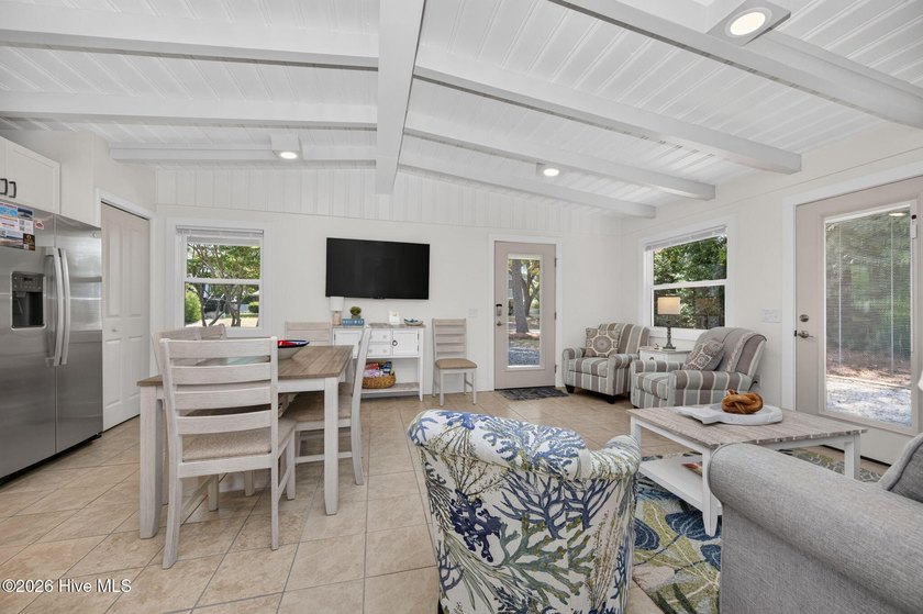 Completely remodeled beach cottage in the sought-after Yaupon - photo 11