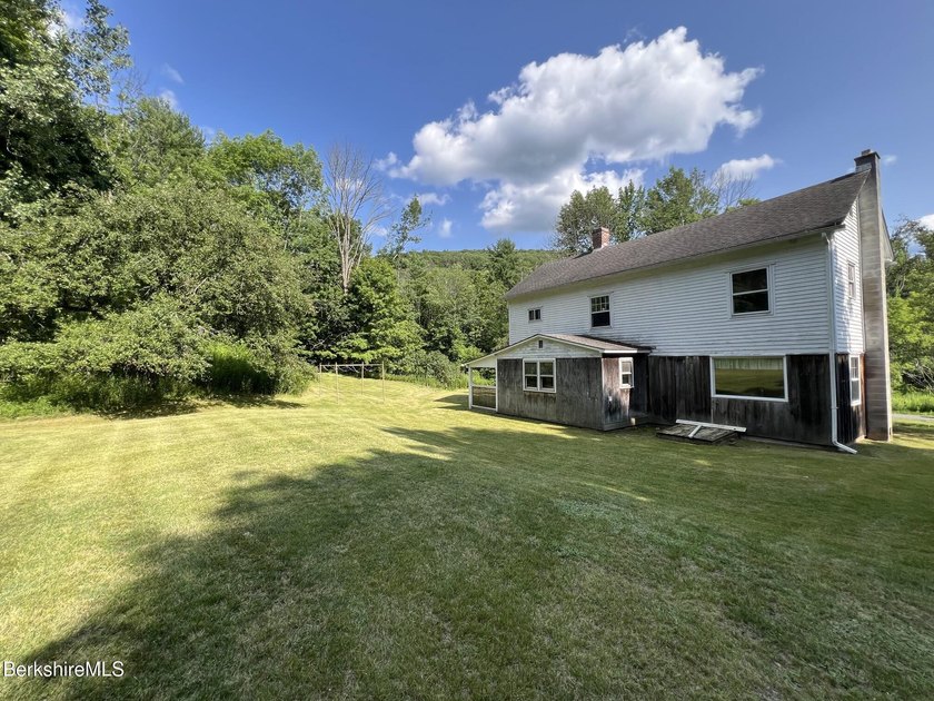 Great potential in a lovely setting. Located on a dead end, this - photo 2