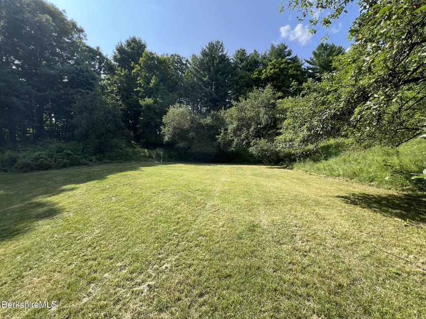 Great potential in a lovely setting. Located on a dead end, this - photo 3