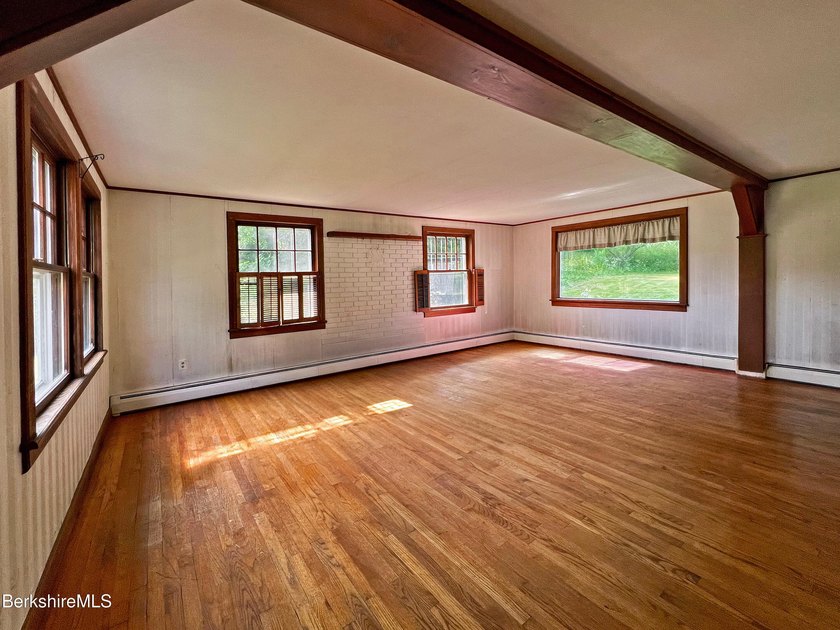Great potential in a lovely setting. Located on a dead end, this - photo 6