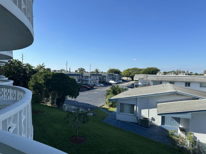 Wow, wait no more. Enjoy life in this fully updated sought-after - photo 6