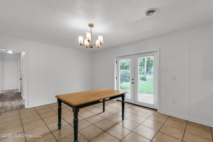 Welcome home to this beautifully updated 3-bedroom, 2-bath - photo 5