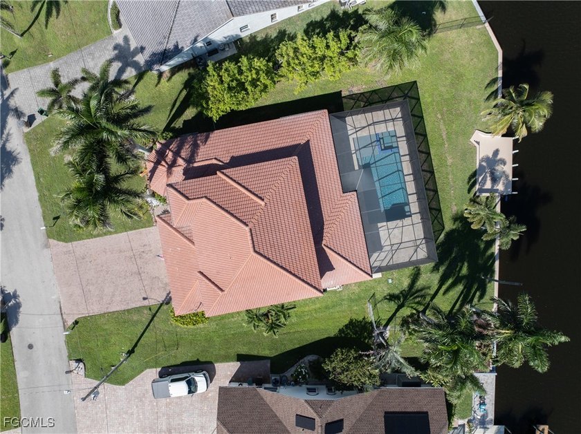 Gulf-access canal frontage - Brand-new pool &amp; spa - Dual-zone - photo 4