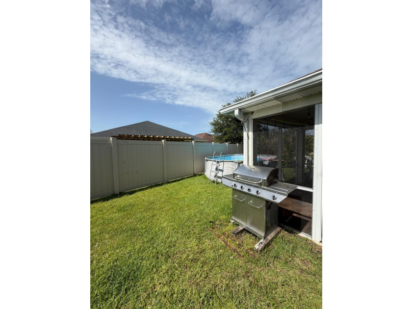 Welcome to this charming 3-bedroom, 2-bathroom home located in - photo 15