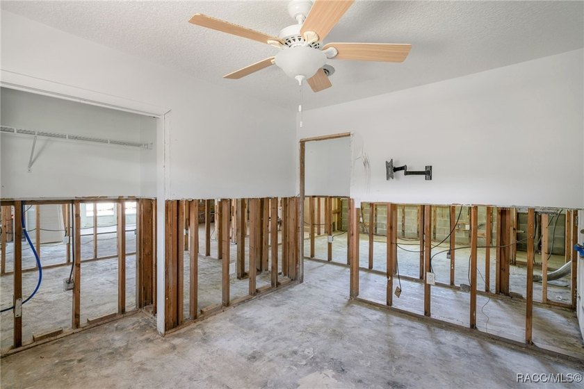 UNLEASH YOUR WATERFRONT VISION!! A Rare Opportunity Near the - photo 19