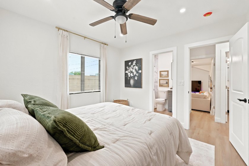 Charming and move-in ready 3-bedroom, 2-bath home being sold - photo 24