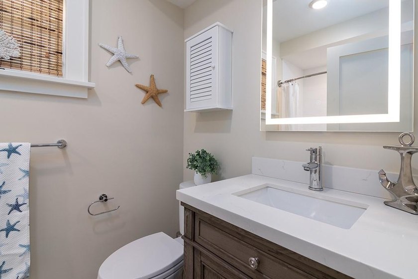 Rare find in the heart of Newport! This young, FIRST FLOOR ONE - photo 24