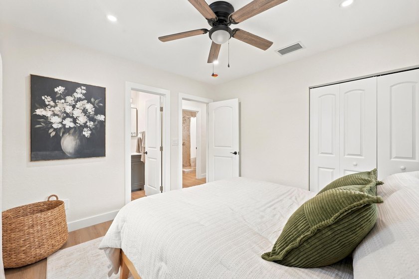 Charming and move-in ready 3-bedroom, 2-bath home being sold - photo 25