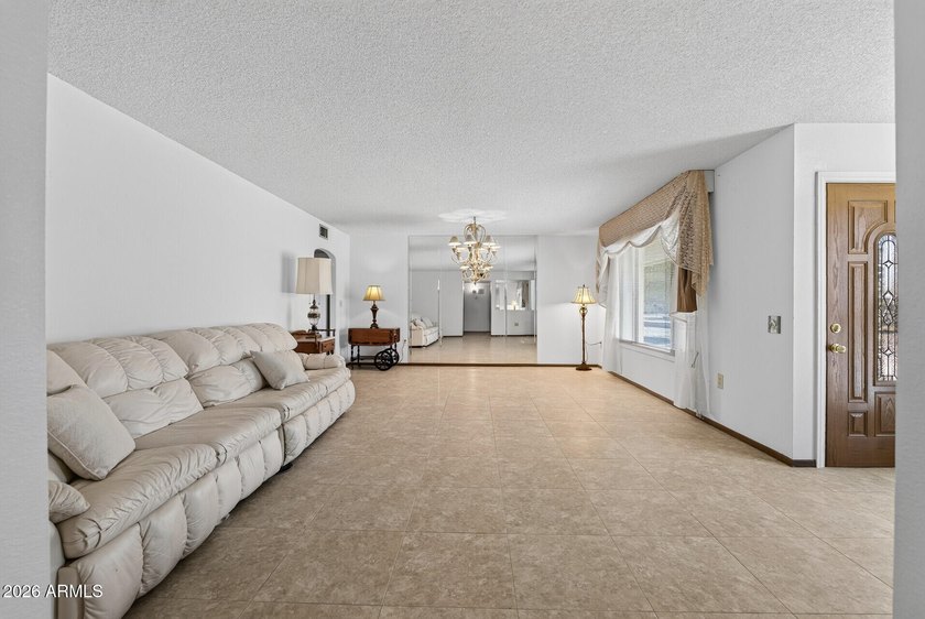 Welcome to this well-maintained Annapolis model. Situated on an - photo 2