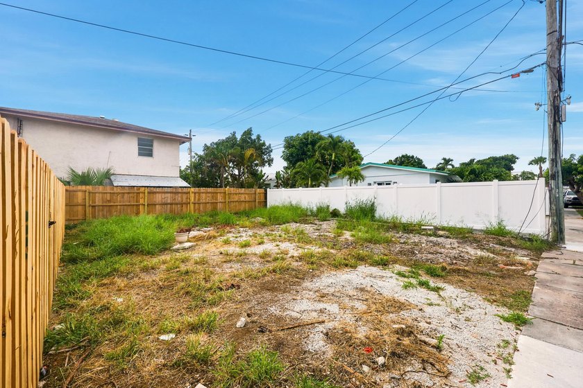Charming and move-in ready 3-bedroom, 2-bath home being sold - photo 42