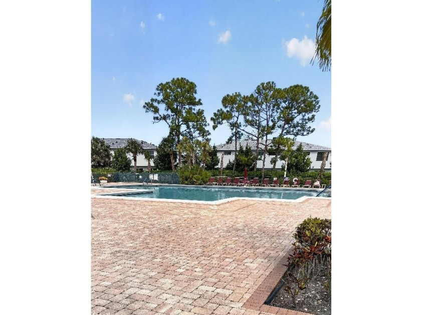 EXCITING opportunity in Lucerne Lakes! This 4th-floor Lake Worth - photo 4