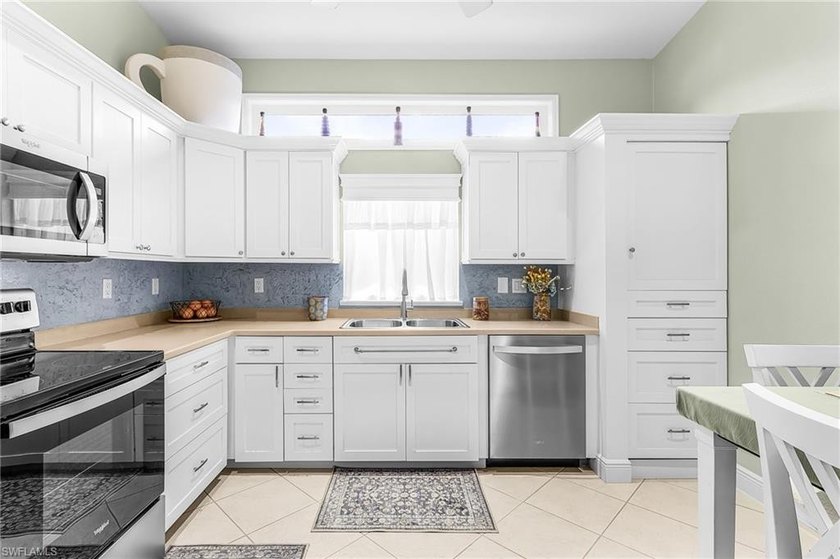 Located in the gated community of Tuscany Cove, this well-kept - photo 12