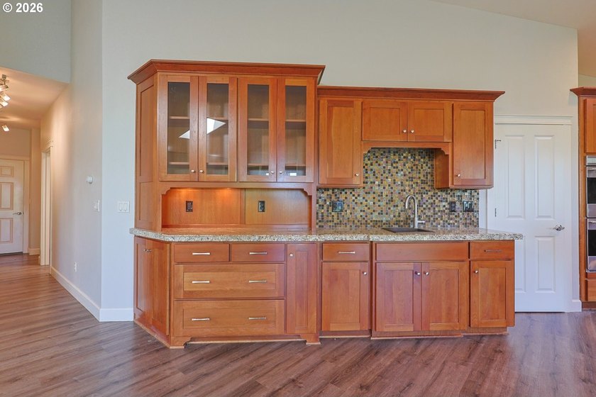 Thoughtfully designed with spacious rooms and an open, vaulted - photo 16