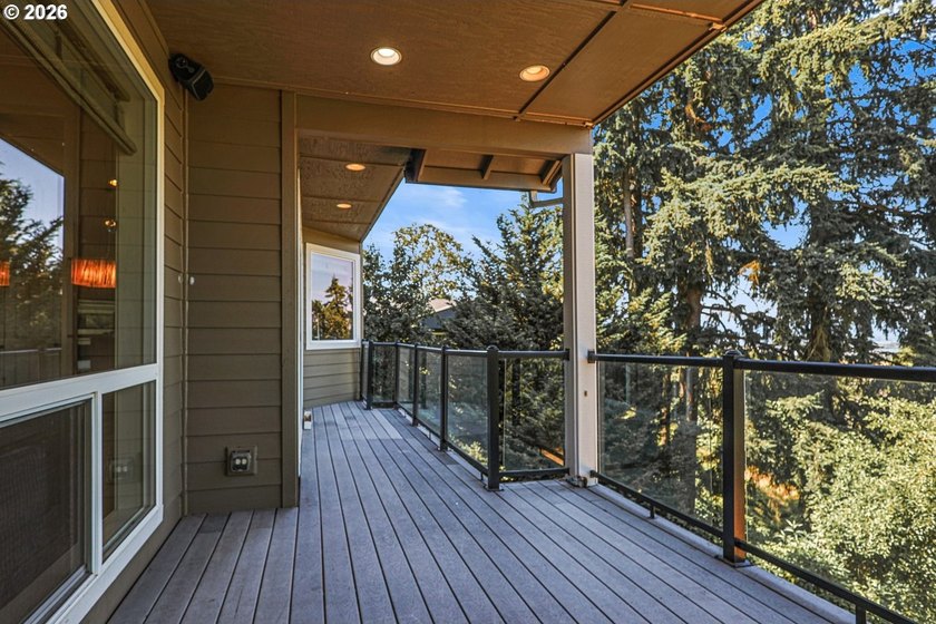Thoughtfully designed with spacious rooms and an open, vaulted - photo 20