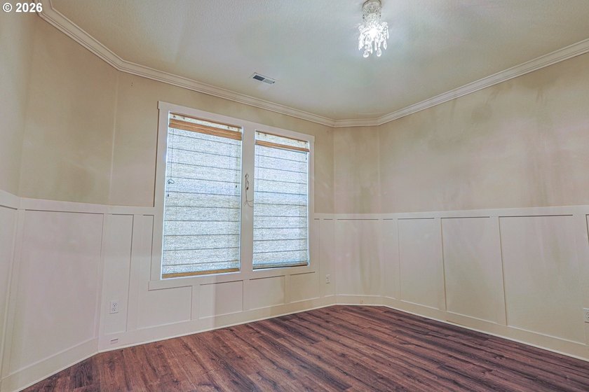 Thoughtfully designed with spacious rooms and an open, vaulted - photo 22