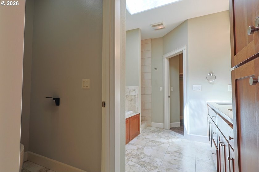 Thoughtfully designed with spacious rooms and an open, vaulted - photo 28