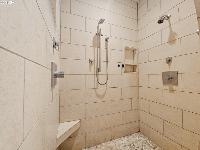 Thoughtfully designed with spacious rooms and an open, vaulted - photo 31
