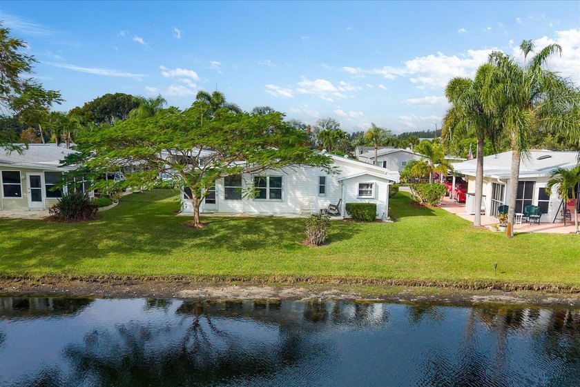 Enjoy lakeside living in this 3-bedroom, 2-bath home located in - photo 33