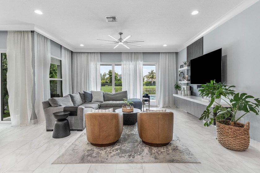 Beautiful one-story waterfront pool home in GL Homes' Dakota - photo 4