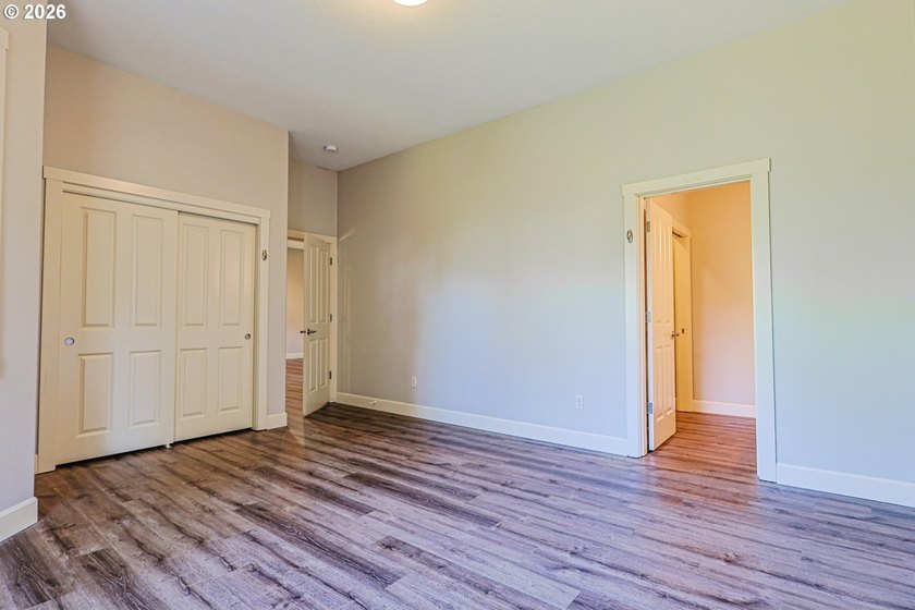 Thoughtfully designed with spacious rooms and an open, vaulted - photo 38