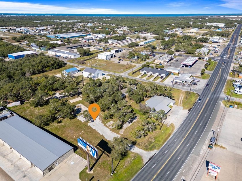 RARE High-Traffic Commercial Opportunity - Exceptional - photo 3