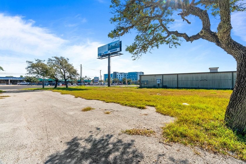 RARE High-Traffic Commercial Opportunity - Exceptional - photo 4