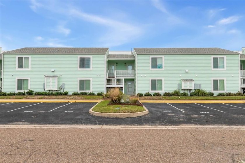 Waterfront Living at Key Allegro! This beautifully updated - photo 2
