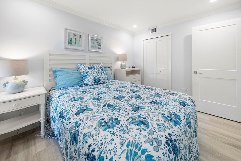 Stunning 4 Br/3 Ba Oceanfront lower-level unit. Designed - photo 27