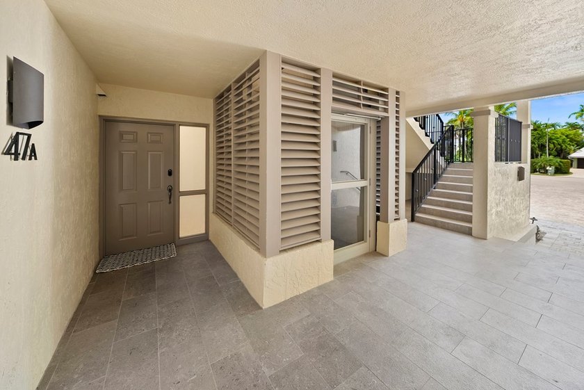 Stunning 4 Br/3 Ba Oceanfront lower-level unit. Designed - photo 28
