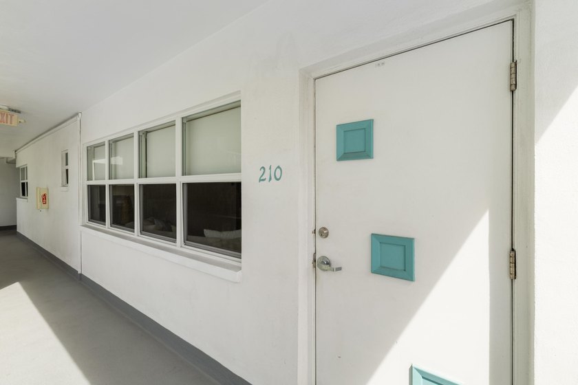 Welcome to this beautifully renovated 2-bedroom, 2-bath, 1060 sq - photo 2