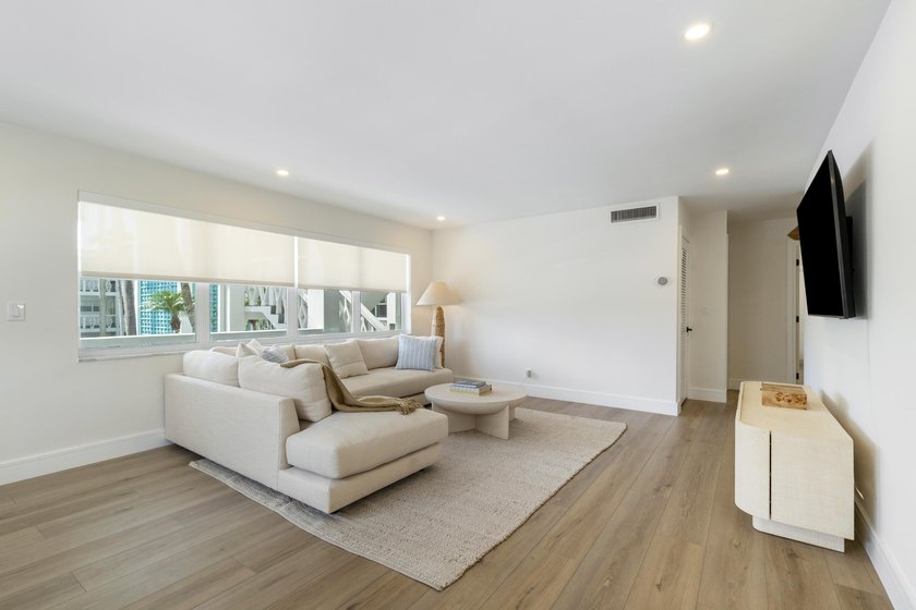 Welcome to this beautifully renovated 2-bedroom, 2-bath, 1060 sq - photo 4