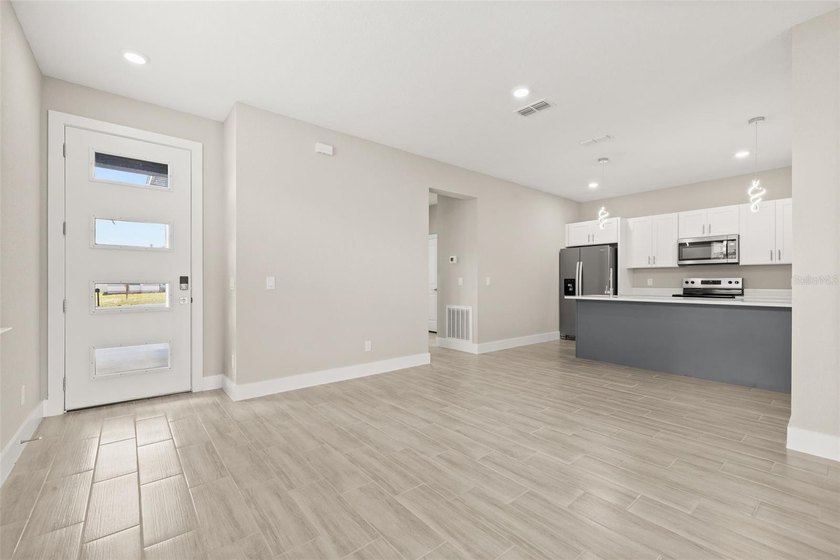 Exceptional opportunity to own a newly constructed full duplex - photo 7