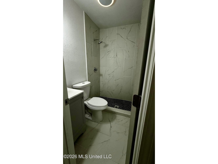 A Beautiful House completely remodeled and move-in ready!!! This - photo 11