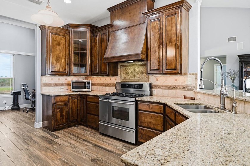 Welcome to this exceptional retreat where luxury, privacy, &amp; - photo 11