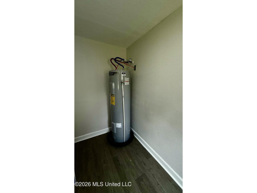A Beautiful House completely remodeled and move-in ready!!! This - photo 17