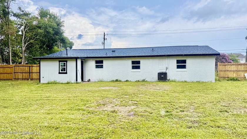 A Beautiful House completely remodeled and move-in ready!!! This - photo 19
