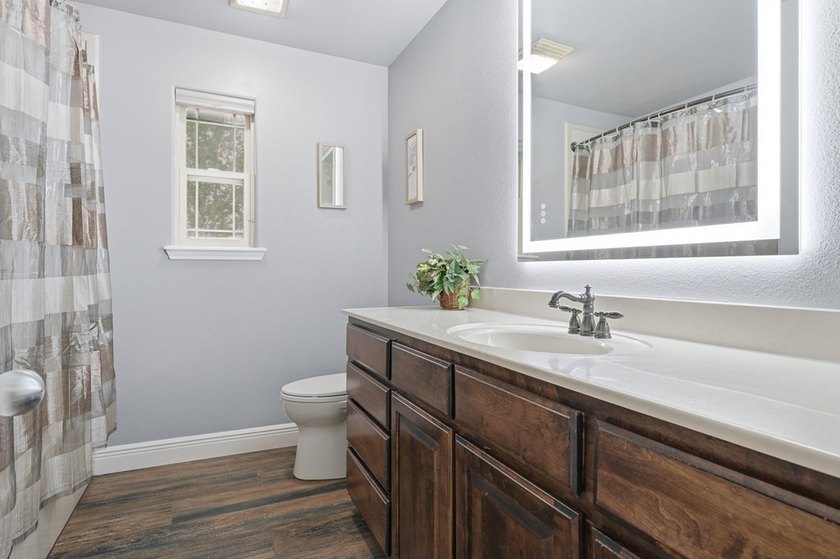 Welcome to this exceptional retreat where luxury, privacy, &amp; - photo 19