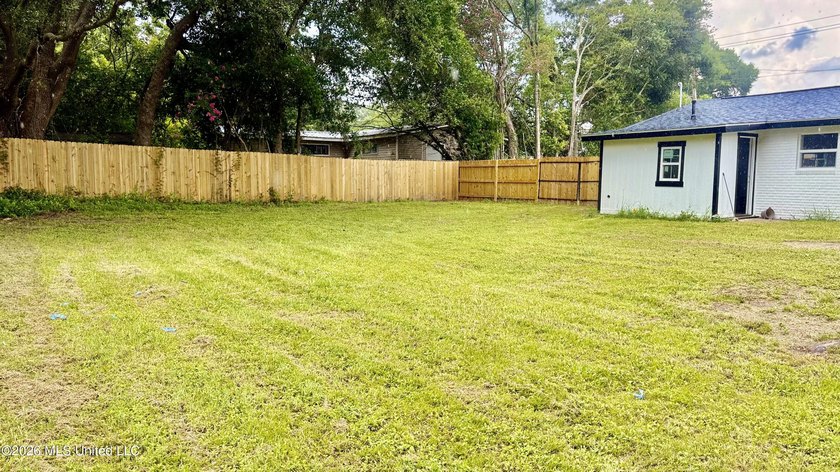 A Beautiful House completely remodeled and move-in ready!!! This - photo 21