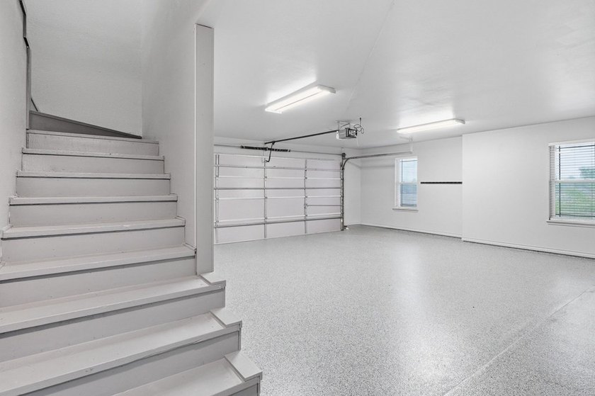 Welcome to this exceptional retreat where luxury, privacy, &amp; - photo 22