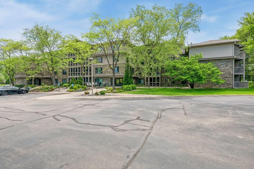 Move right into this beautifully updated condo featuring a - photo 28