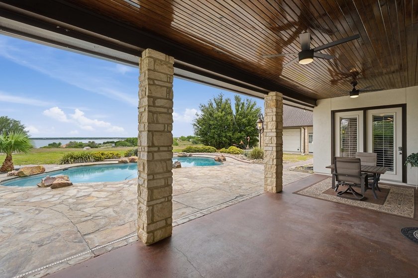 Welcome to this exceptional retreat where luxury, privacy, &amp; - photo 29