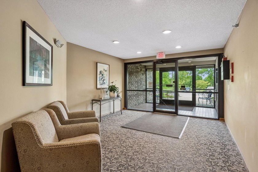 Move right into this beautifully updated condo featuring a - photo 31