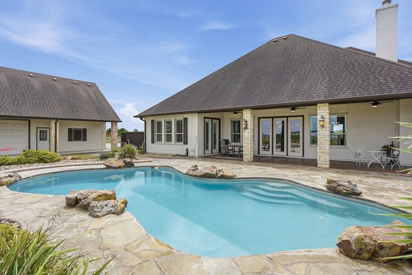 Welcome to this exceptional retreat where luxury, privacy, &amp; - photo 32