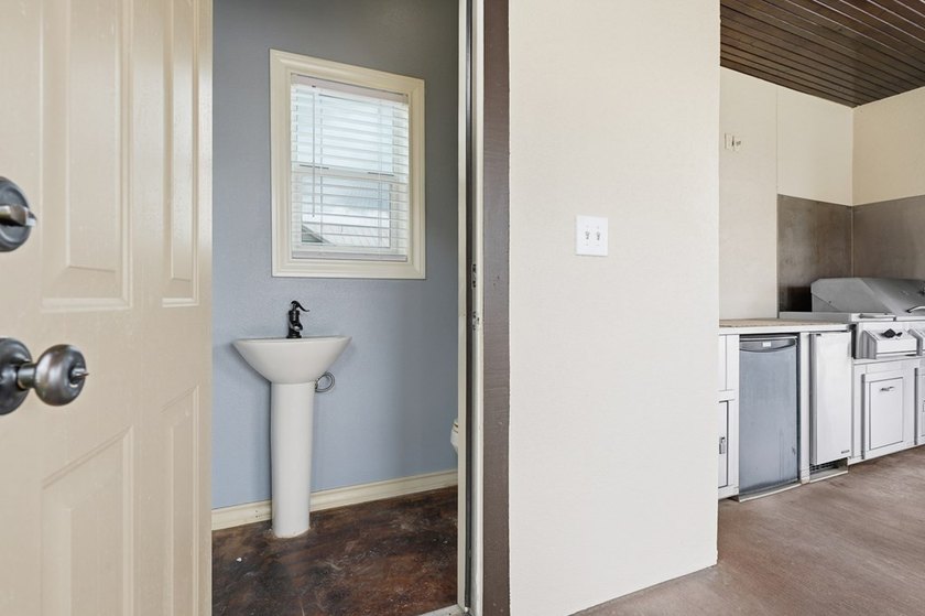 Welcome to this exceptional retreat where luxury, privacy, &amp; - photo 34