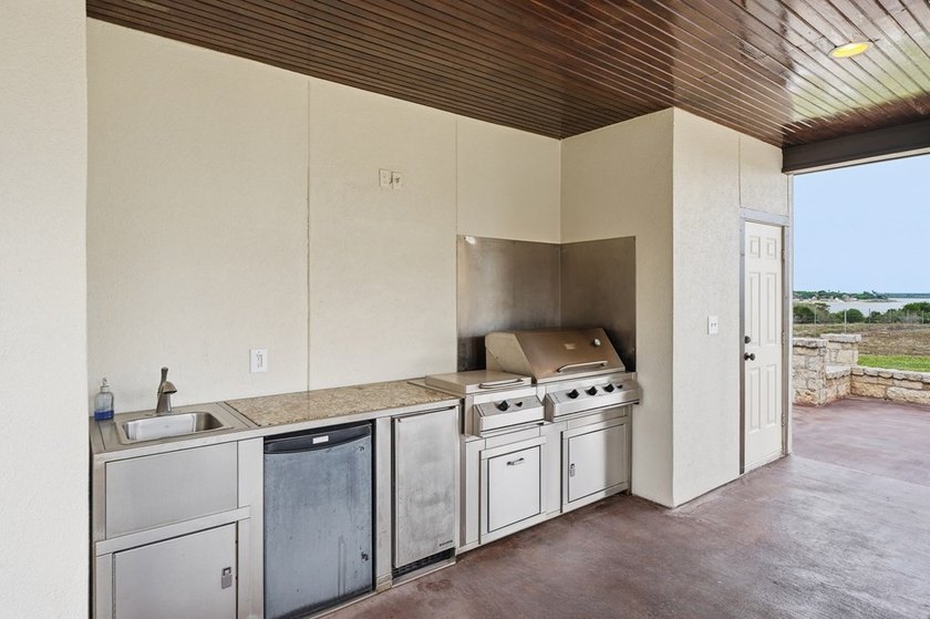 Welcome to this exceptional retreat where luxury, privacy, &amp; - photo 35