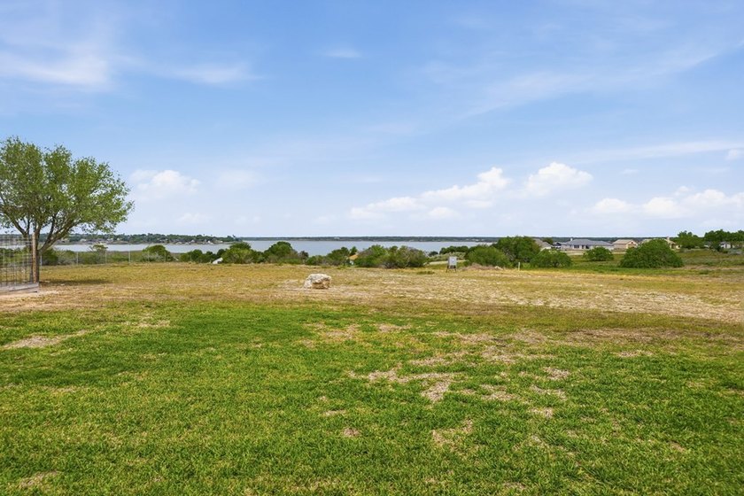 Welcome to this exceptional retreat where luxury, privacy, &amp; - photo 37