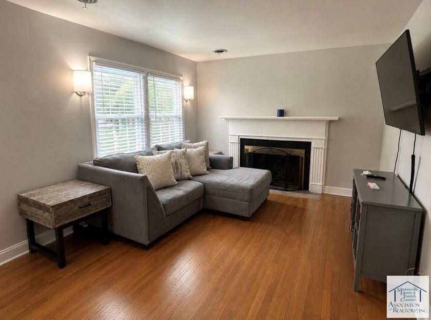 Welcome to this charming 3-bedroom, 2-full-bath brick ranch in - photo 10