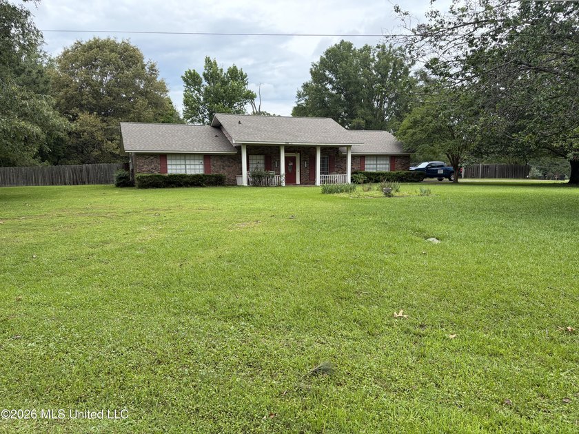 Beautiful, well-maintained home nestled on a peaceful 1.13-acre - photo 5